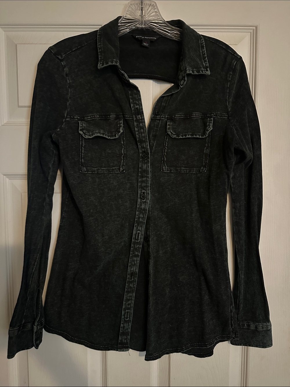 Washed Greenish Black Button-Front Women's Shirt - Stretchy